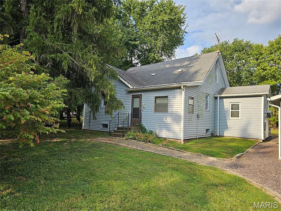 1st image of 143 Taft St