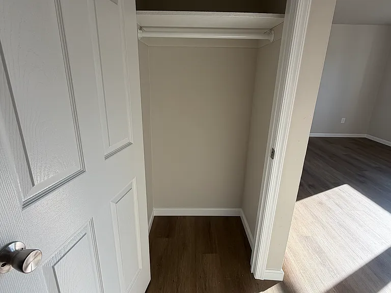 50 Eton Ct — Photo 15