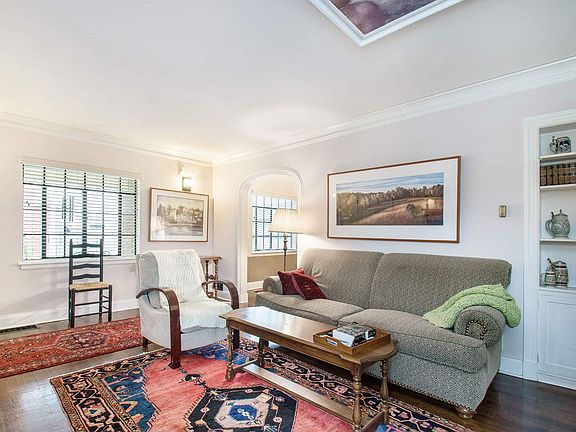 5th image of 410 Marquette Ave