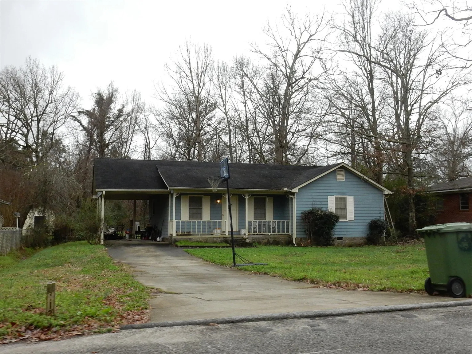 112 Pine Ave SW photo 1