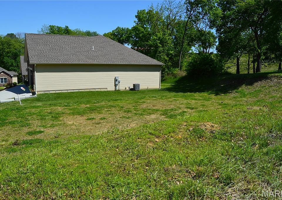 2nd image of 918 Hanover Way