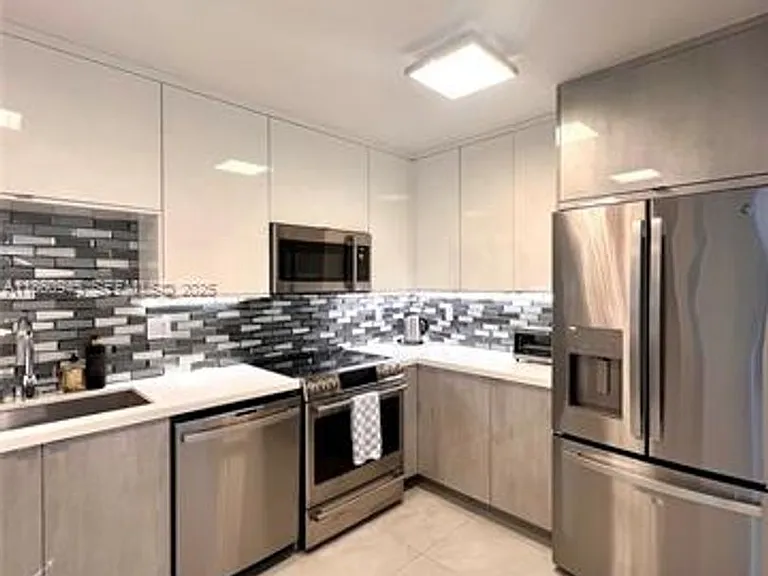 100 Bayview Dr #CU-1524 — Photo 1