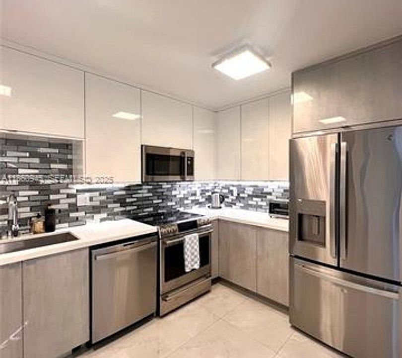 1st image of 100 Bayview Dr #Cu-1524