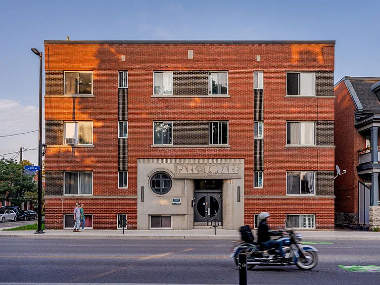 425 Elgin St — Photo 6