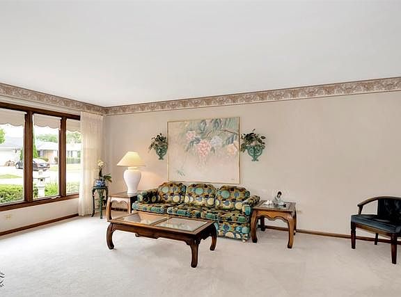 3rd image of 15536 Catalina Ct