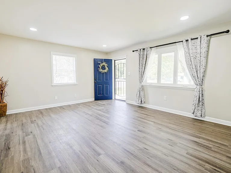 2106 Longleaf Dr — Photo 5