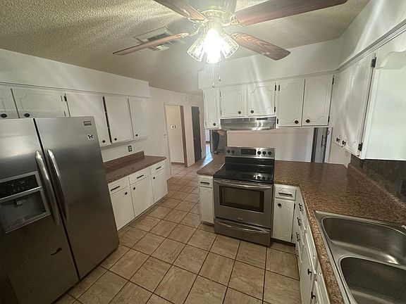 4th image of 1509 N Knoxville Ave