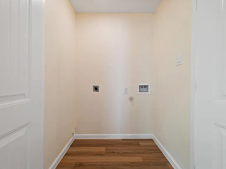 8734 Westfield Dr — Photo 24