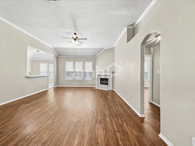 1016 Brazos Ct — Photo 6
