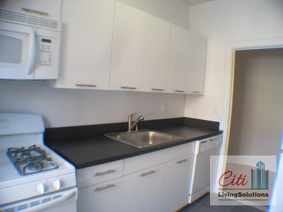 3rd image of 3925 65th St APT 1B