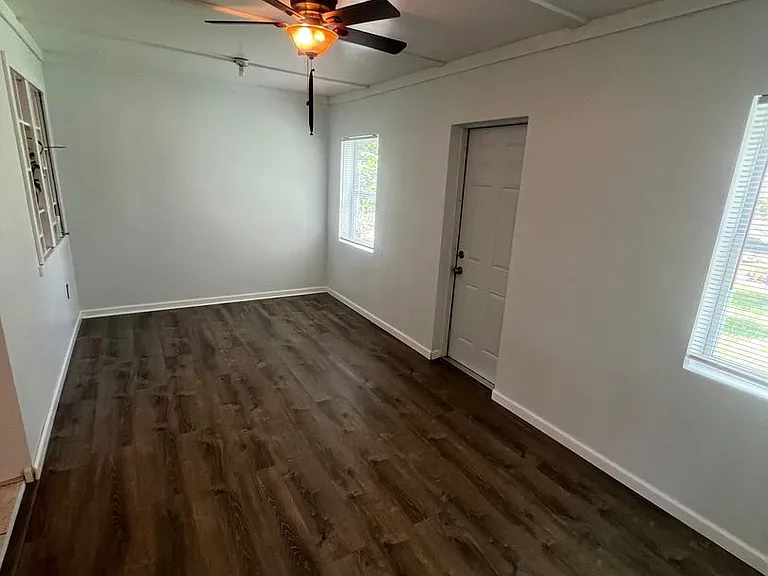 173 SE Fallon Dr — Photo 32