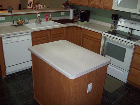 3rd image of 670 Tamarack Trl