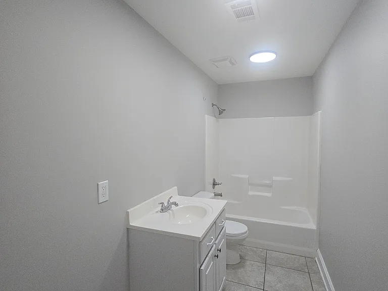 141 Shelton St — Photo 7