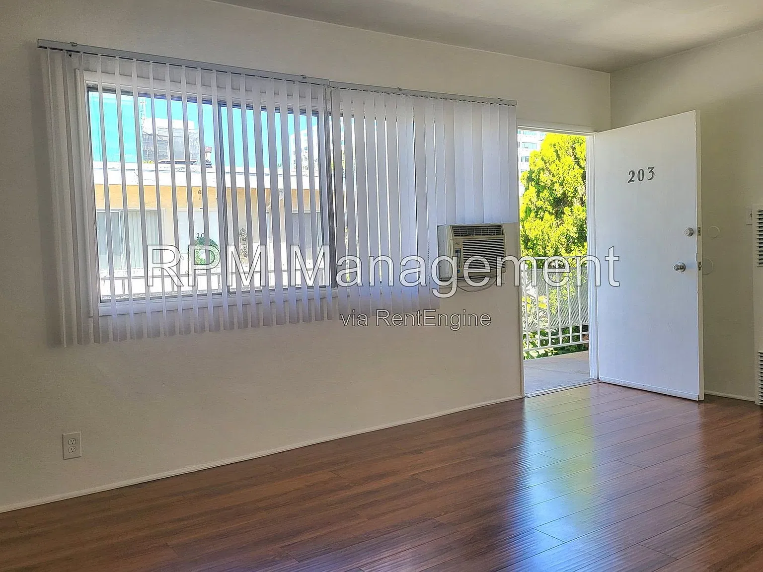 7024 Hawthorn Ave — Photo 2