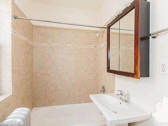 5th image of 4535 N Leavitt St #1116