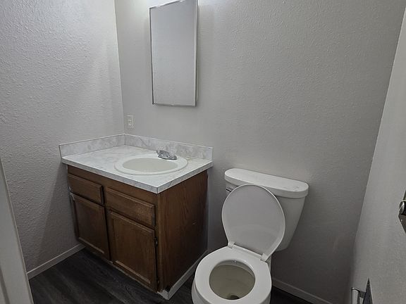 4th image of 827 Northview Cir