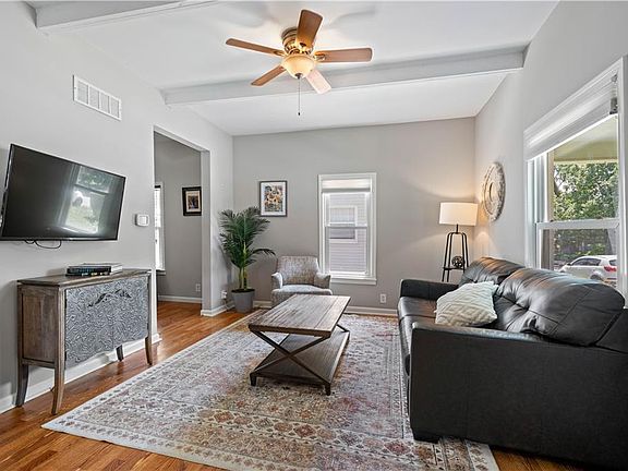4th image of 4409 Bell St