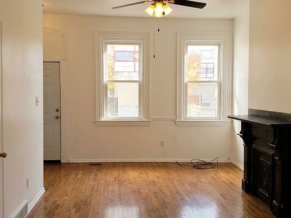 4th image of 1006 Sarah St
