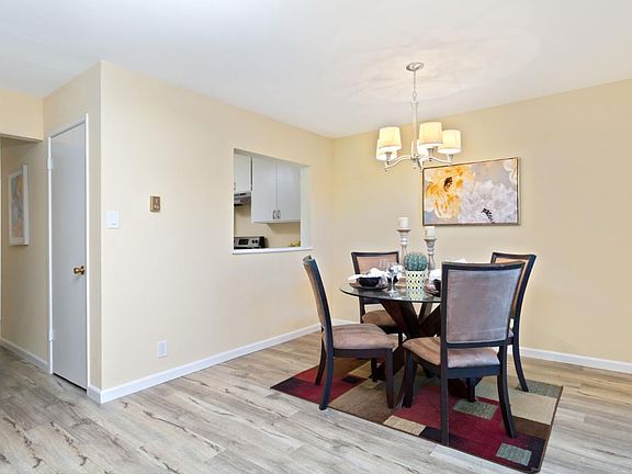 4th image of 545 Winterberry Way
