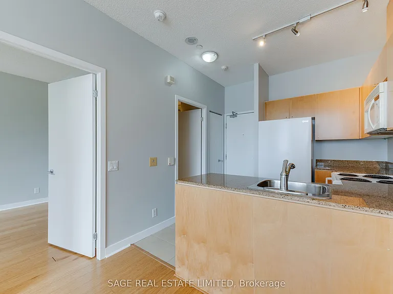 373 Front St W #208 — Photo 10