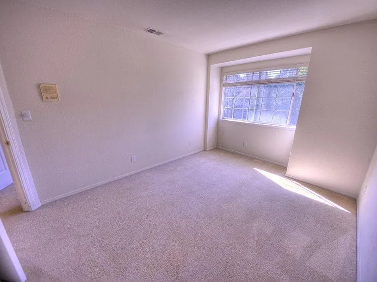 201 Yarborough Ln — Photo 28