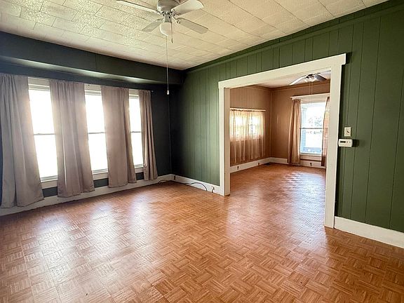 3rd image of 504 E Pearl St