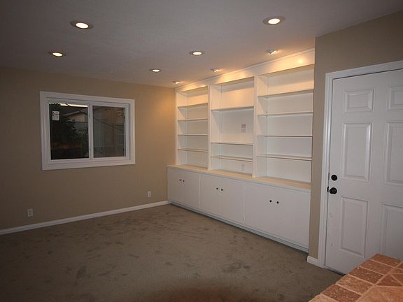 5th image of 127 Nieto Ave