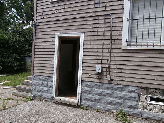 4th image of 3034 E 125th St
