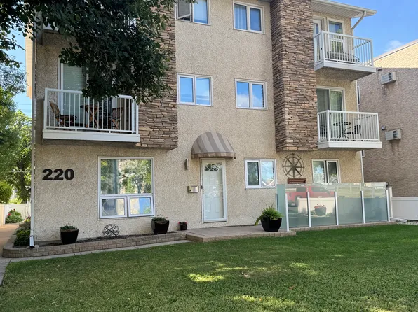 220 Goulet St #E, Winnipeg, MB R2H 0R8