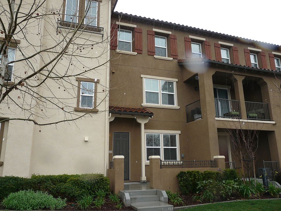 1st image of 634 Cedarville Ln