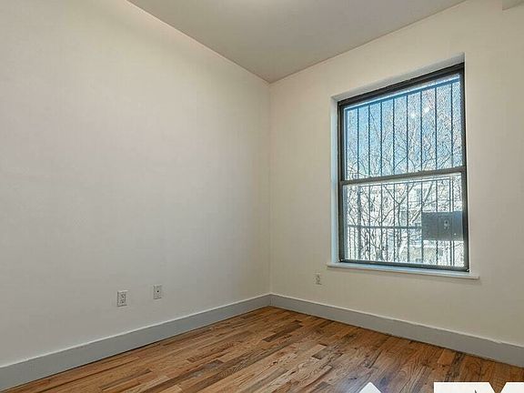 4th image of 469 Park Pl