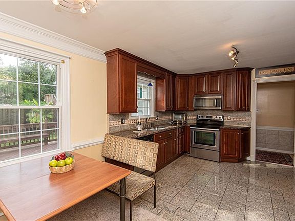 4th image of 700 Wadsworth Dr