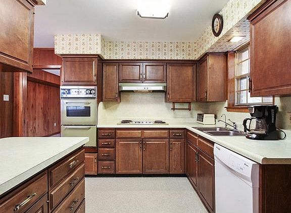 5th image of 146 Holly Dr