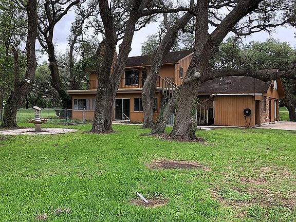 3rd image of 407 Camino Dr