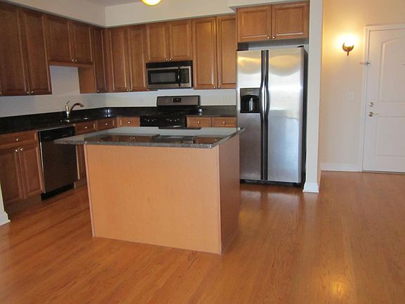 3rd image of 6493 N Northwest Hwy APT 306