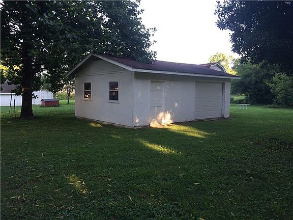 3rd image of 16645 David Crockett Pkwy W