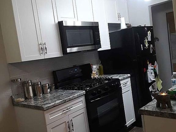5th image of 200 Willow Ln APT 212