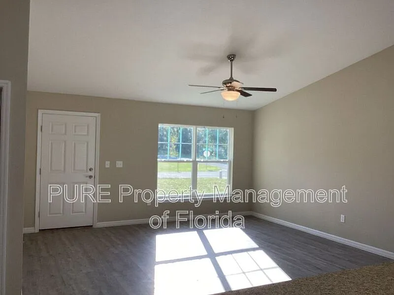 3 bed, 2.0 bath, 1398 sqft, $1,645 — Photo 2