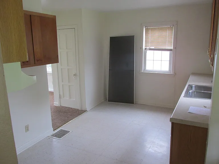 1042 Taggart St NW — Photo 4