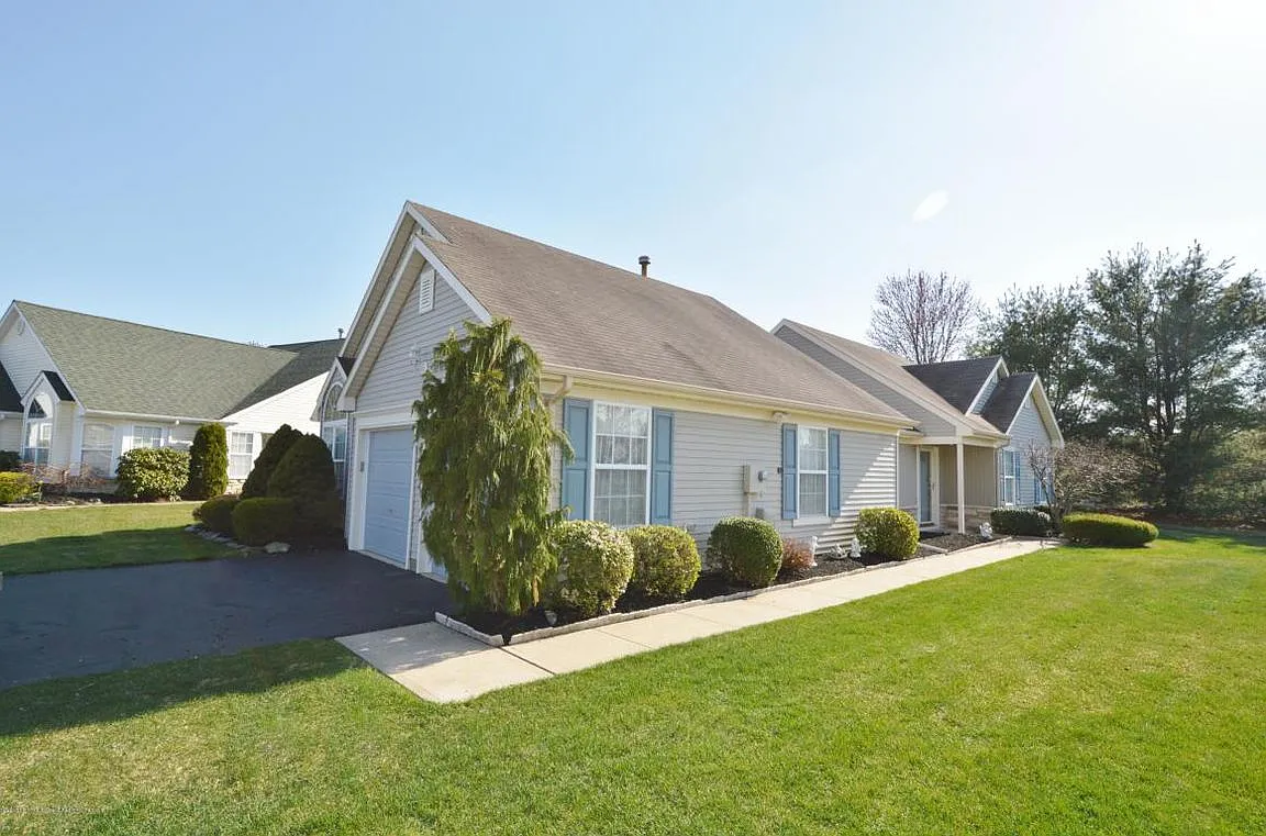 2746 Brookdale Ct photo 1