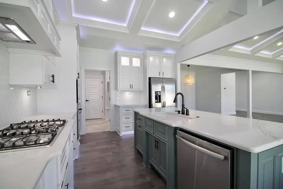 4 bed, 2.5 bath, 2600 sqft, $3,100 — Photo 2