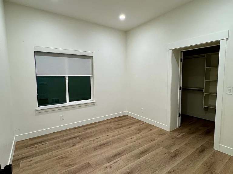 S Halcom Dr — Photo 18