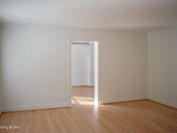 4th image of 2725 Brownsboro Rd APT 2