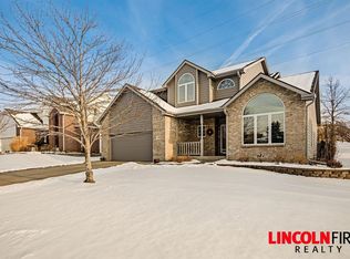 2532 Devoe Dr, Lincoln, NE 68506