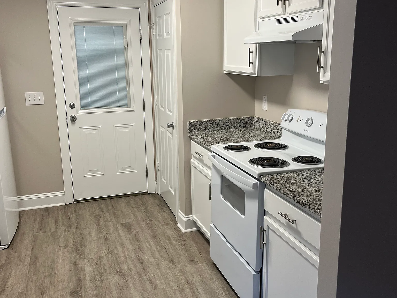 2 bed, 1000 sqft, $1,695 — Photo 3