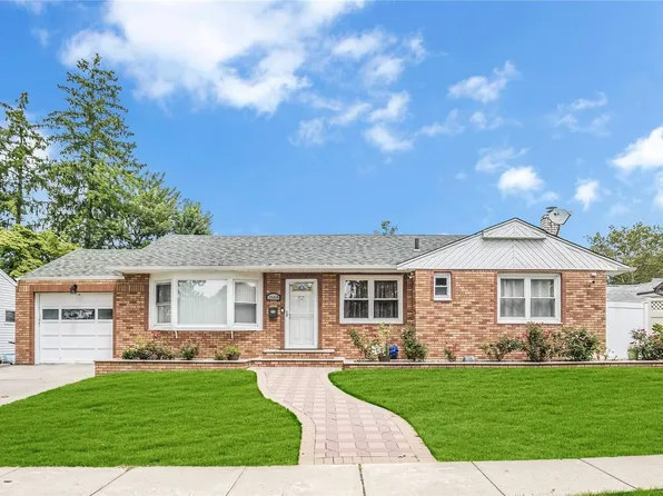 1668 Pershing Street, Valley Stream, NY 11580