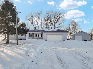32209 N 1500 East Rd, Blackstone, IL 61313