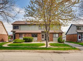656 Rosner Dr, Roselle, IL 60172