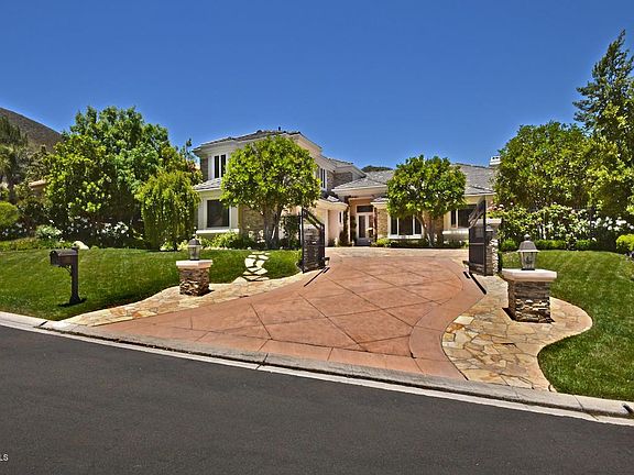 2nd image of 3957 Cresthaven Dr