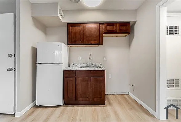 14918 Milverton Rd #3 — Photo 16